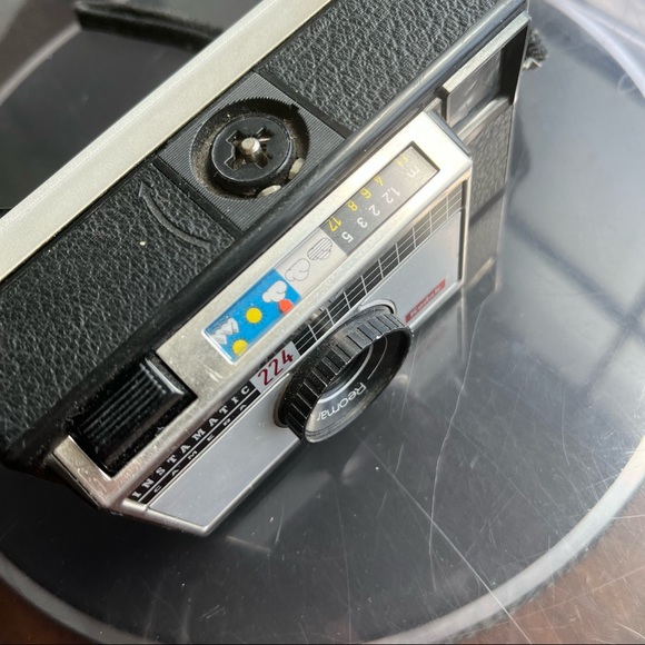 VINTAGE Kodak Instamatic Camera 224 - Picture 3 of 3